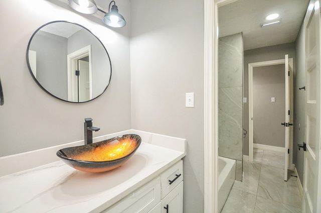 9211 Abbey Chase Lane, Houston, TX 77095
