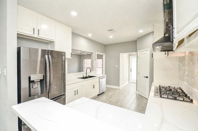 9211 Abbey Chase Lane, Houston, TX 77095