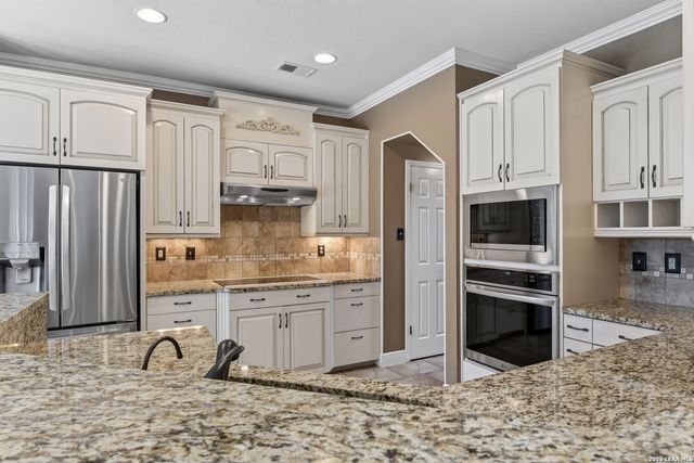 922 Riverstone Dr, San Antonio, TX 78258