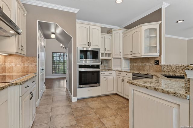 922 Riverstone Dr, San Antonio, TX 78258