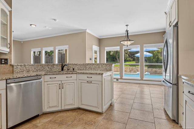 922 Riverstone Dr, San Antonio, TX 78258
