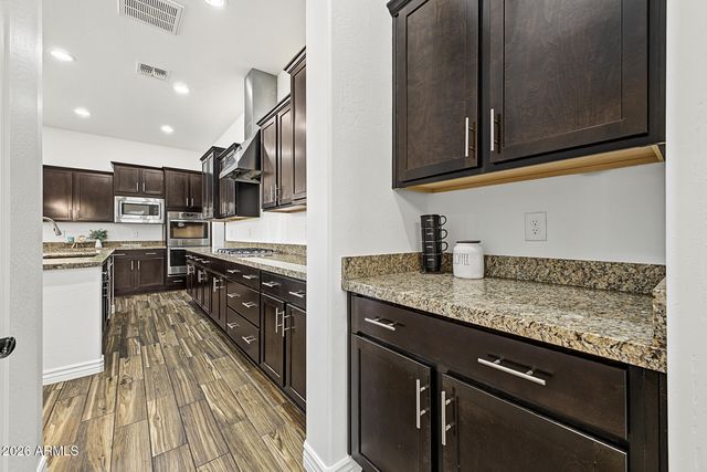 2664 E HAZELTINE Way, Gilbert, AZ 85298
