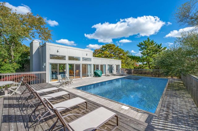 3 Meadow Way, Westhampton Beach, NY 11978