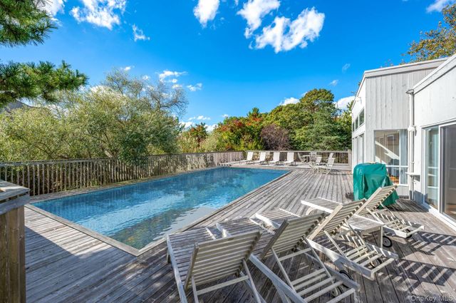 3 Meadow Way, Westhampton Beach, NY 11978