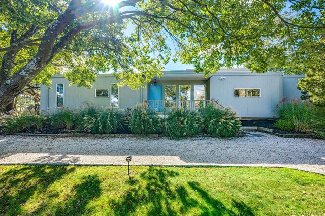 3 Meadow Way, Westhampton Beach, NY 11978