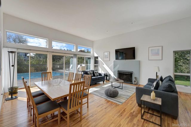 3 Meadow Way, Westhampton Beach, NY 11978