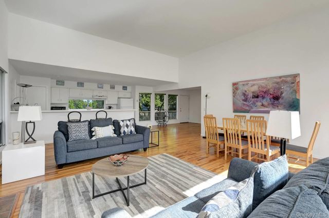 3 Meadow Way, Westhampton Beach, NY 11978