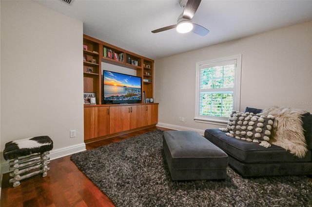 1749 LINCOLN PARK CIRCLE, Sarasota, FL 34236