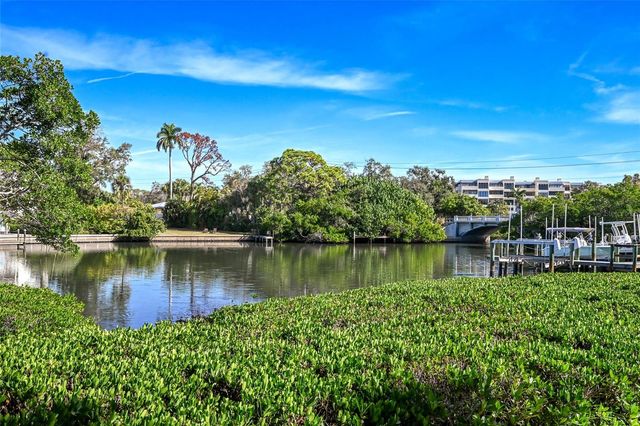 1749 LINCOLN PARK CIRCLE, Sarasota, FL 34236