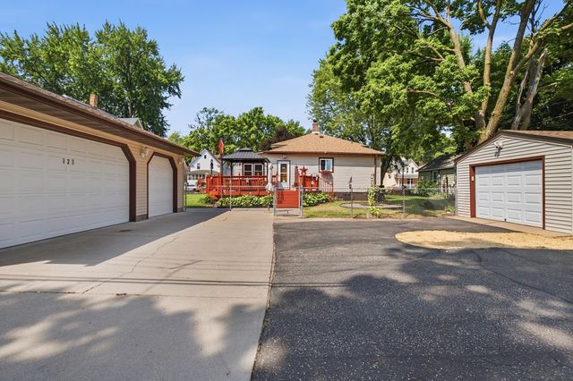 125 3rd Avenue S, South Saint Paul, MN 55075