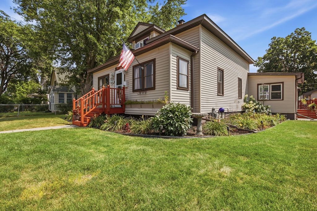 125 3rd Avenue S, South Saint Paul, MN 55075