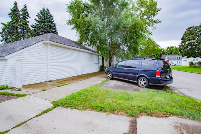 822 11th Street, North Chicago, IL 60064