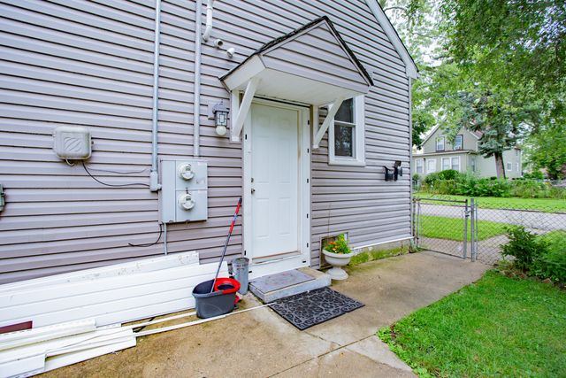 822 11th Street, North Chicago, IL 60064