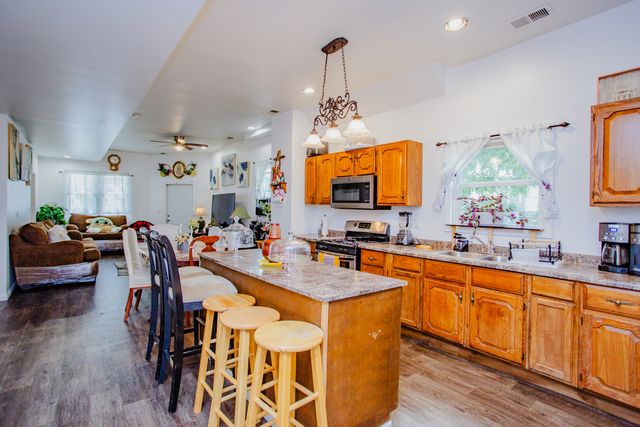 822 11th Street, North Chicago, IL 60064