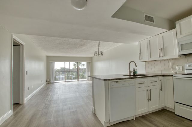 4254 D Este Court 304, Lake Worth, FL 33467
