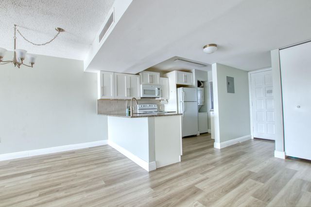 4254 D Este Court 304, Lake Worth, FL 33467