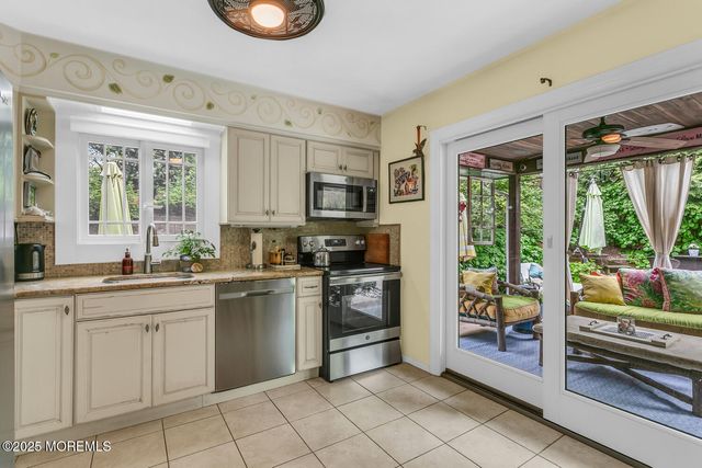 85 Valley Avenue, Highlands, NJ 07732