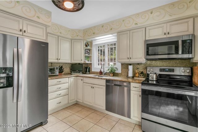 85 Valley Avenue, Highlands, NJ 07732