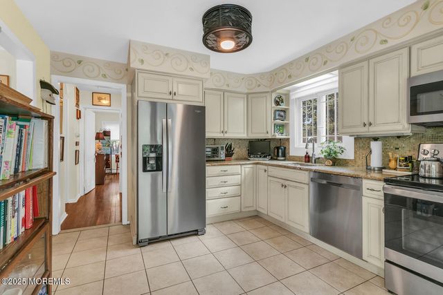 85 Valley Avenue, Highlands, NJ 07732