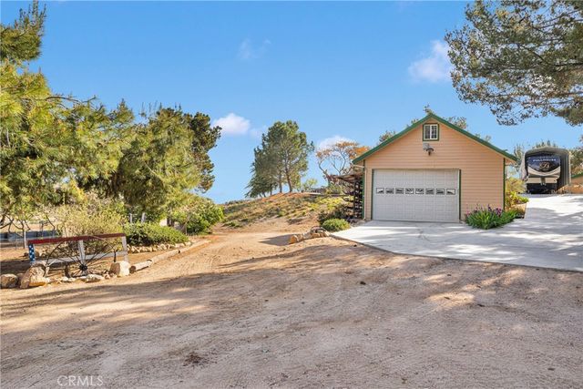 13633 Summit Valley Road, Hesperia, CA 92345