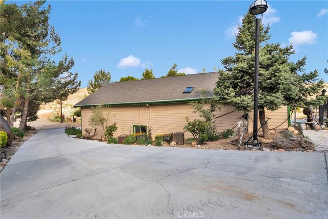 13633 Summit Valley Road, Hesperia, CA 92345