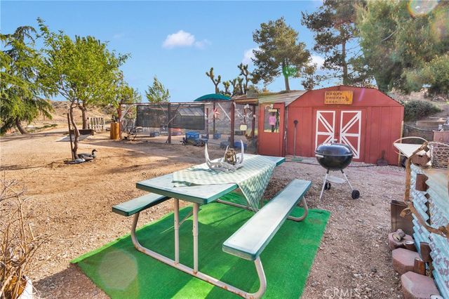 13633 Summit Valley Road, Hesperia, CA 92345