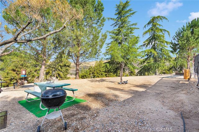 13633 Summit Valley Road, Hesperia, CA 92345