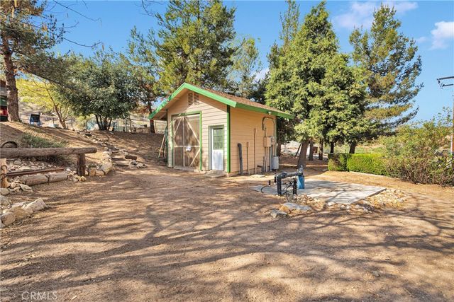13633 Summit Valley Road, Hesperia, CA 92345