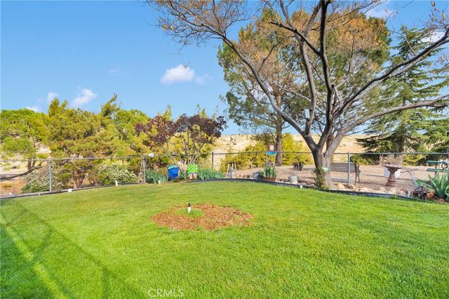 13633 Summit Valley Road, Hesperia, CA 92345