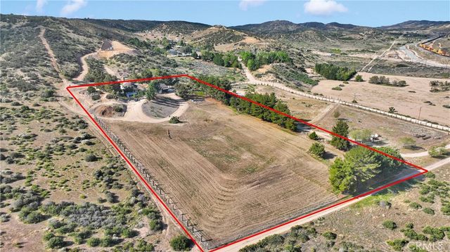 13633 Summit Valley Road, Hesperia, CA 92345