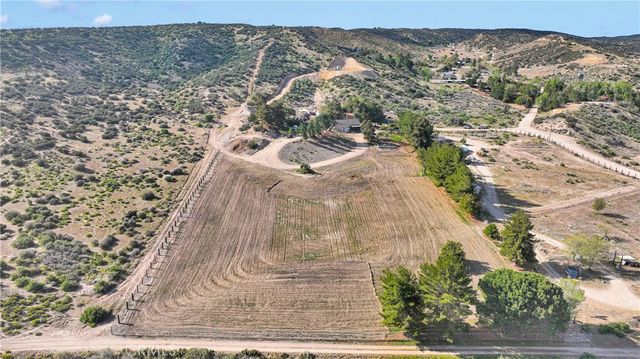 13633 Summit Valley Road, Hesperia, CA 92345