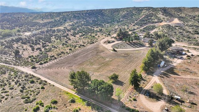 13633 Summit Valley Road, Hesperia, CA 92345