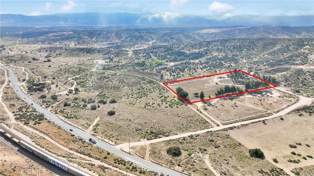 13633 Summit Valley Road, Hesperia, CA 92345