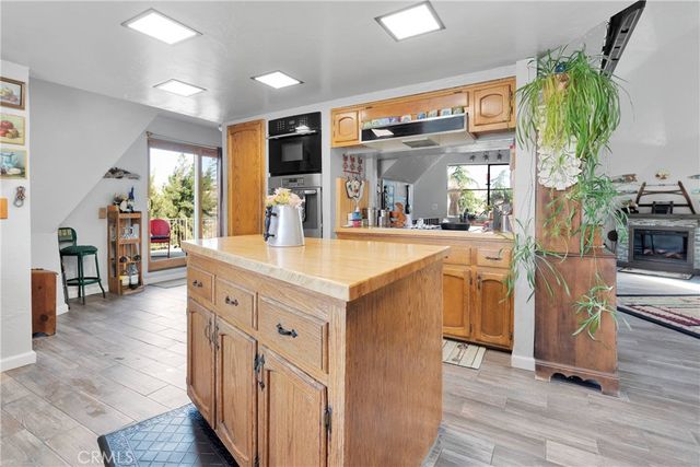 13633 Summit Valley Road, Hesperia, CA 92345