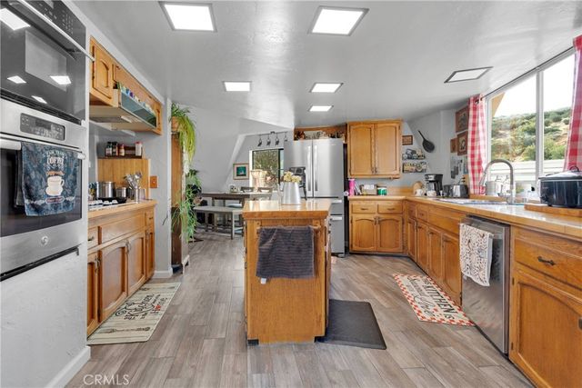 13633 Summit Valley Road, Hesperia, CA 92345