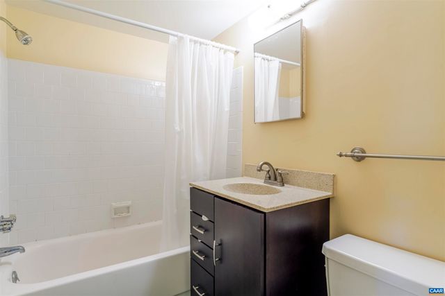 511 1st St N Apt 613, Charlottesville, VA 22902