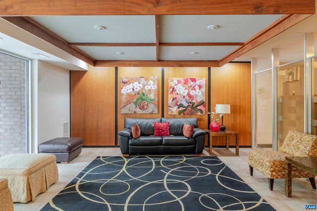 511 1st St N Apt 613, Charlottesville, VA 22902