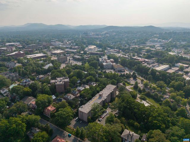 511 1st St N Apt 613, Charlottesville, VA 22902