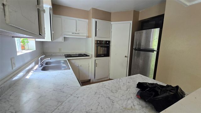 1403 Blalock Road 14, Houston, TX 77055