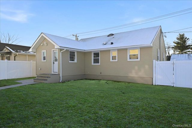 70 Nevada Street, Hicksville, NY 11801