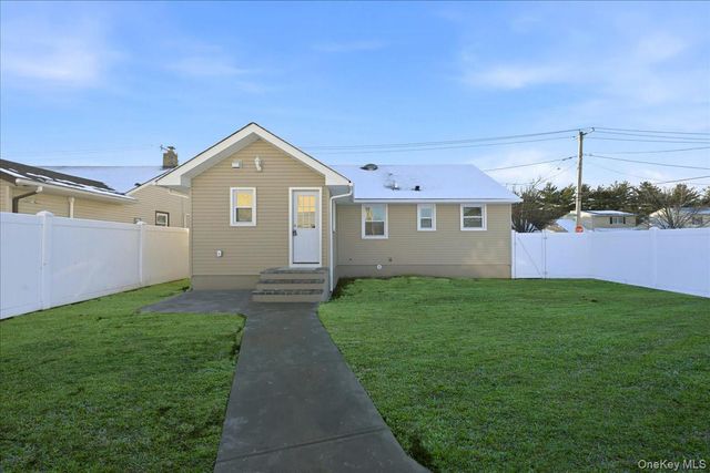 70 Nevada Street, Hicksville, NY 11801