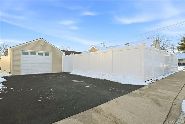 70 Nevada Street, Hicksville, NY 11801