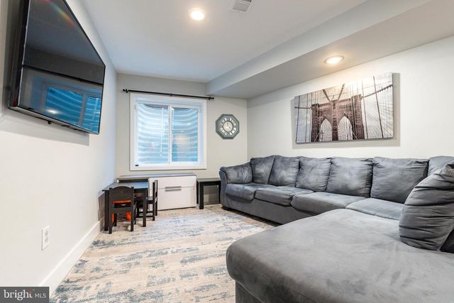 1817 N LEITHGOW ST, Philadelphia, PA 19122