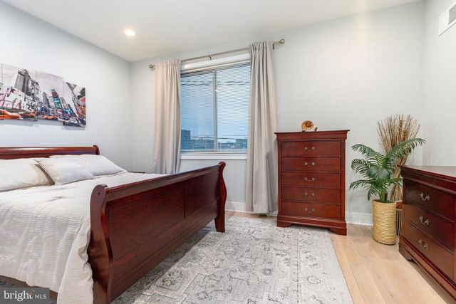 1817 N LEITHGOW ST, Philadelphia, PA 19122