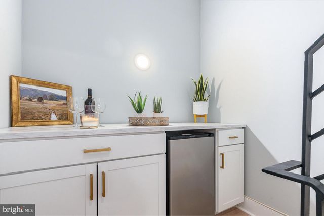 1817 N LEITHGOW ST, Philadelphia, PA 19122