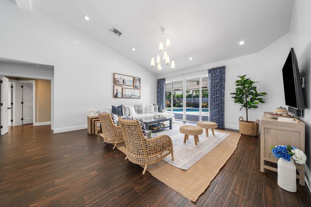 916 SW 37th Court, Boynton Beach, FL 33435