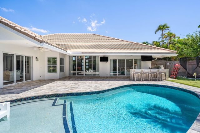 916 SW 37th Court, Boynton Beach, FL 33435