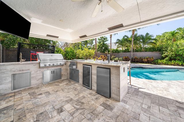 916 SW 37th Court, Boynton Beach, FL 33435