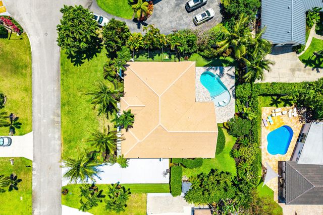 916 SW 37th Court, Boynton Beach, FL 33435