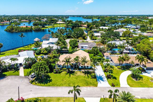 916 SW 37th Court, Boynton Beach, FL 33435